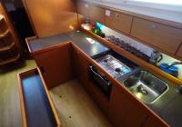 bateau à voile bavaria 46 cruiser voilier intérieur galère 5